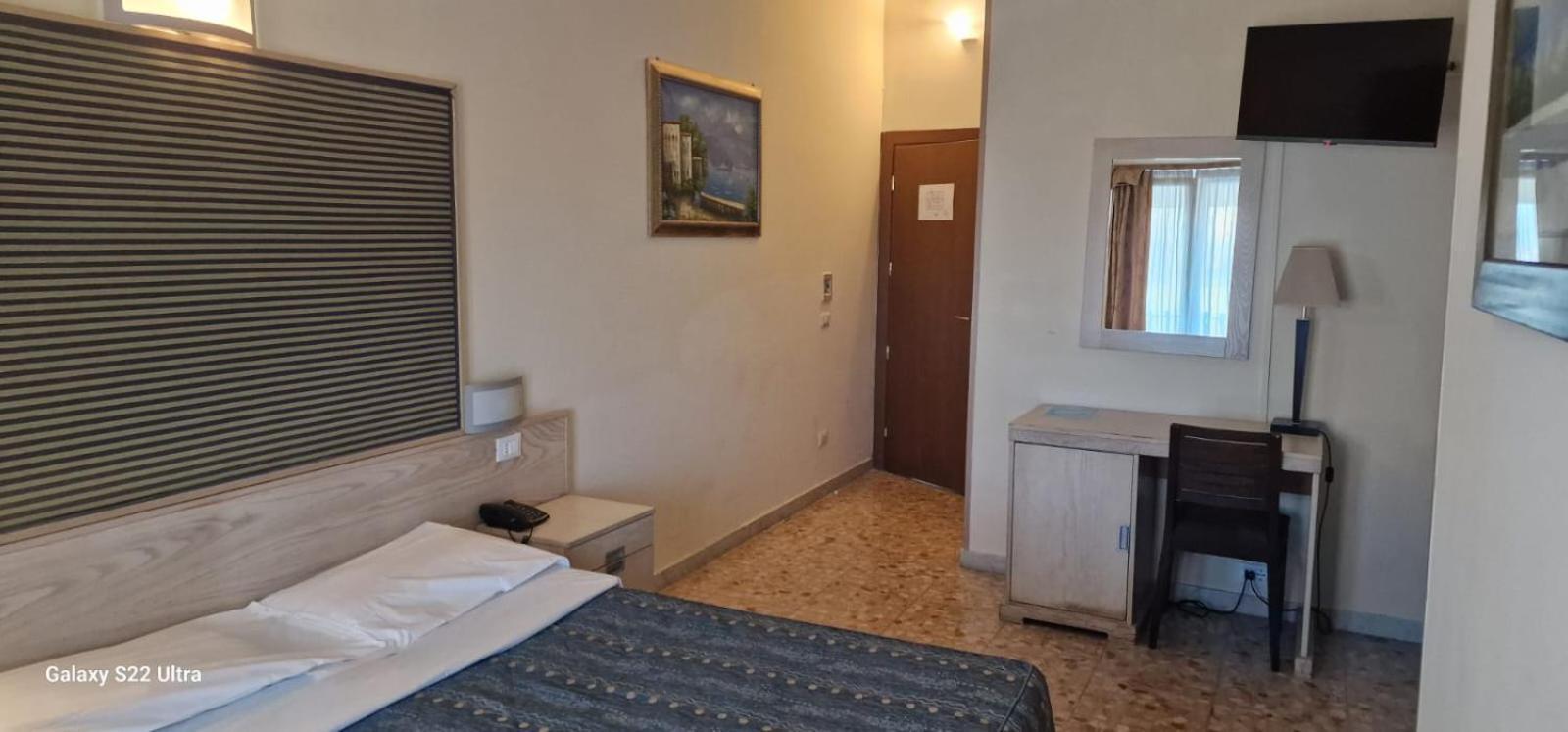 Hotel Chopin Fiumicino Buitenkant foto