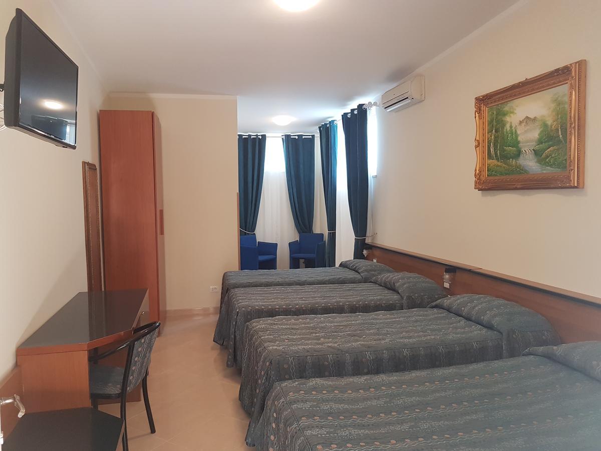 Hotel Chopin Fiumicino Buitenkant foto