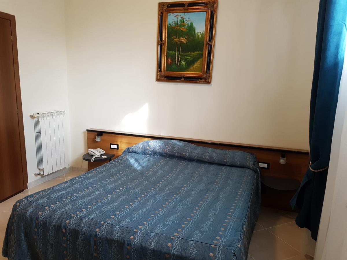 Hotel Chopin Fiumicino Buitenkant foto