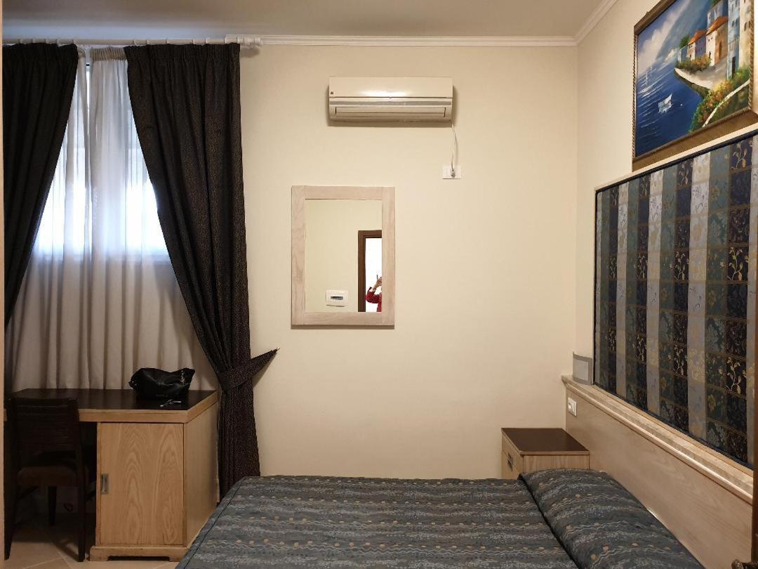 Hotel Chopin Fiumicino Buitenkant foto