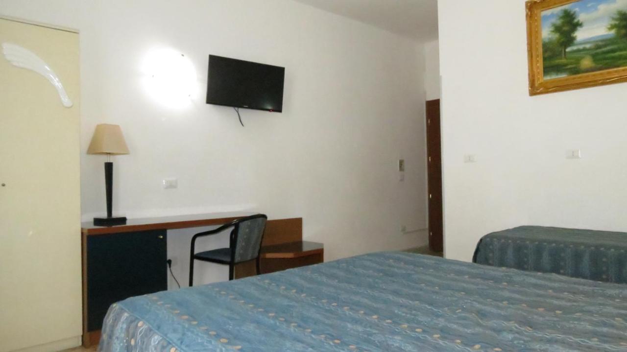 Hotel Chopin Fiumicino Buitenkant foto