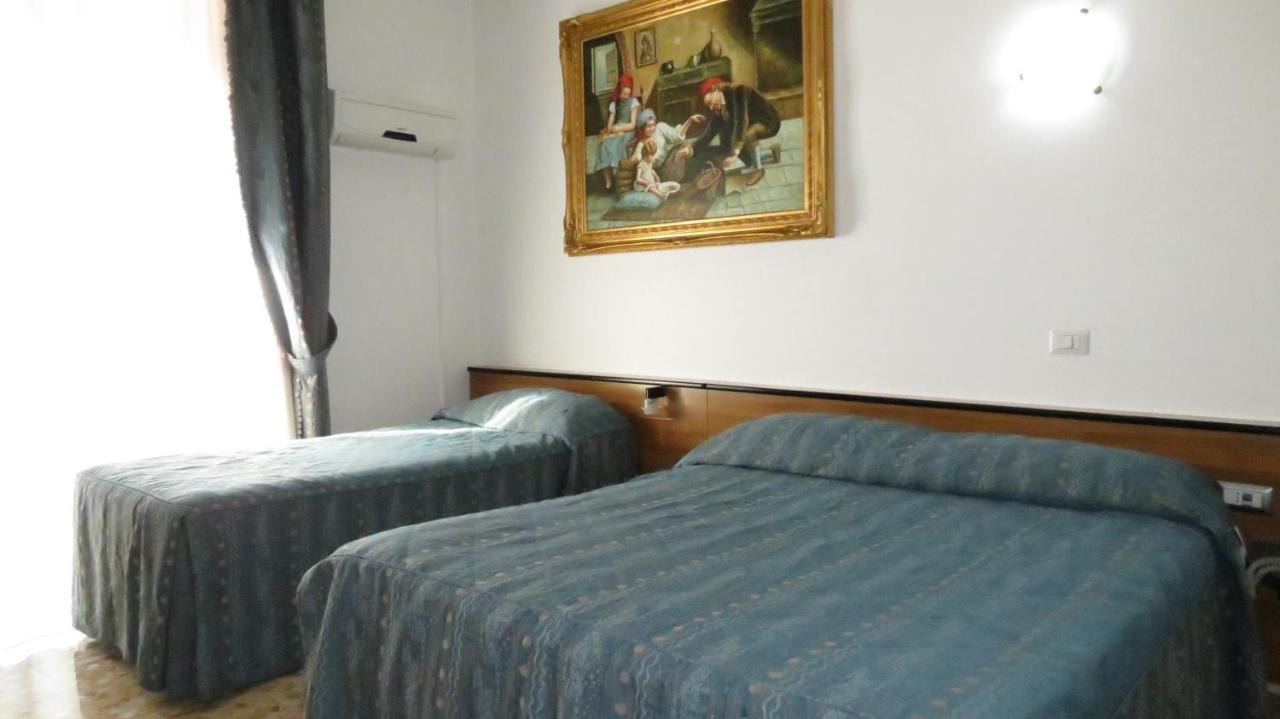 Hotel Chopin Fiumicino Buitenkant foto
