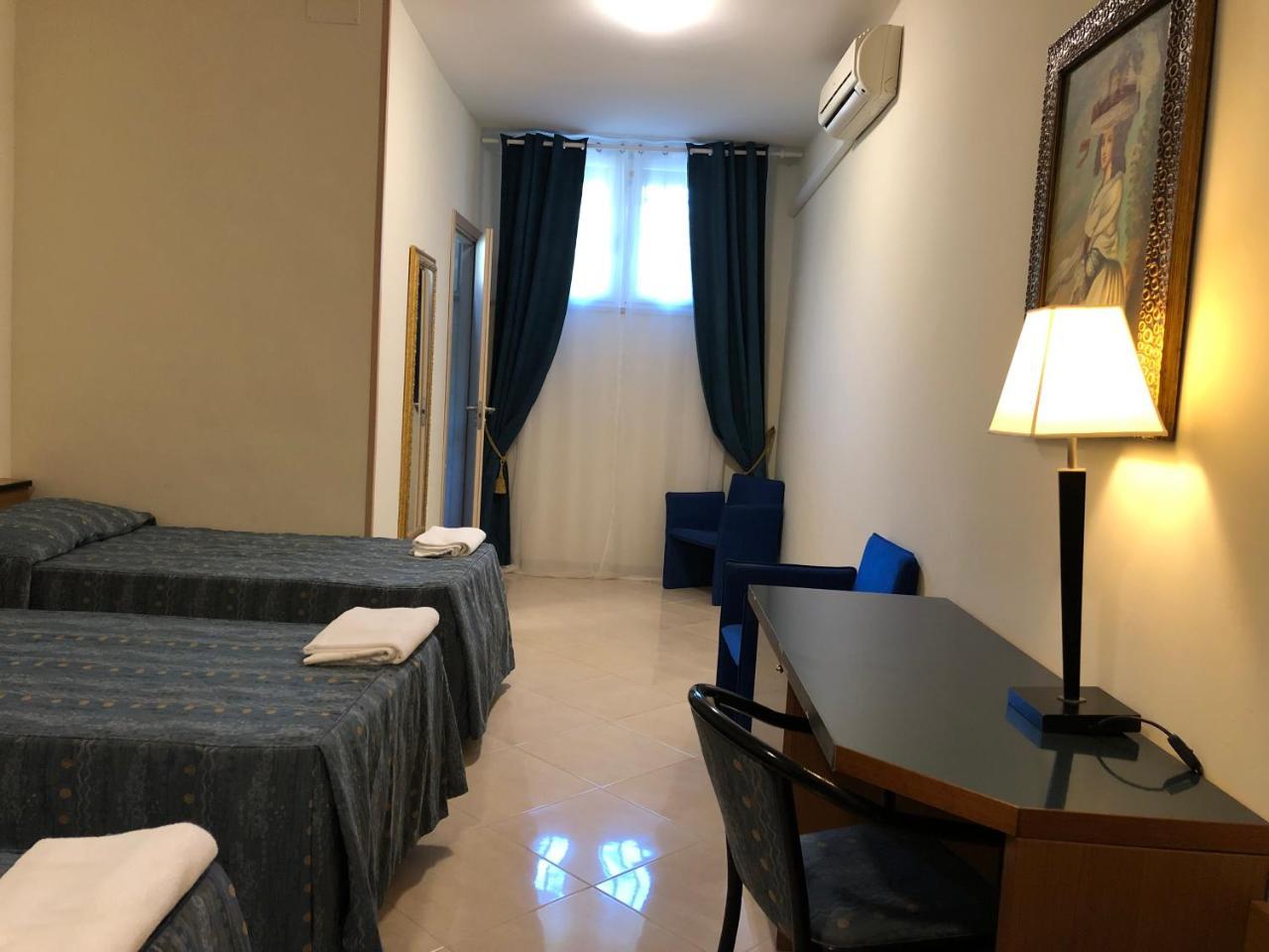 Hotel Chopin Fiumicino Buitenkant foto