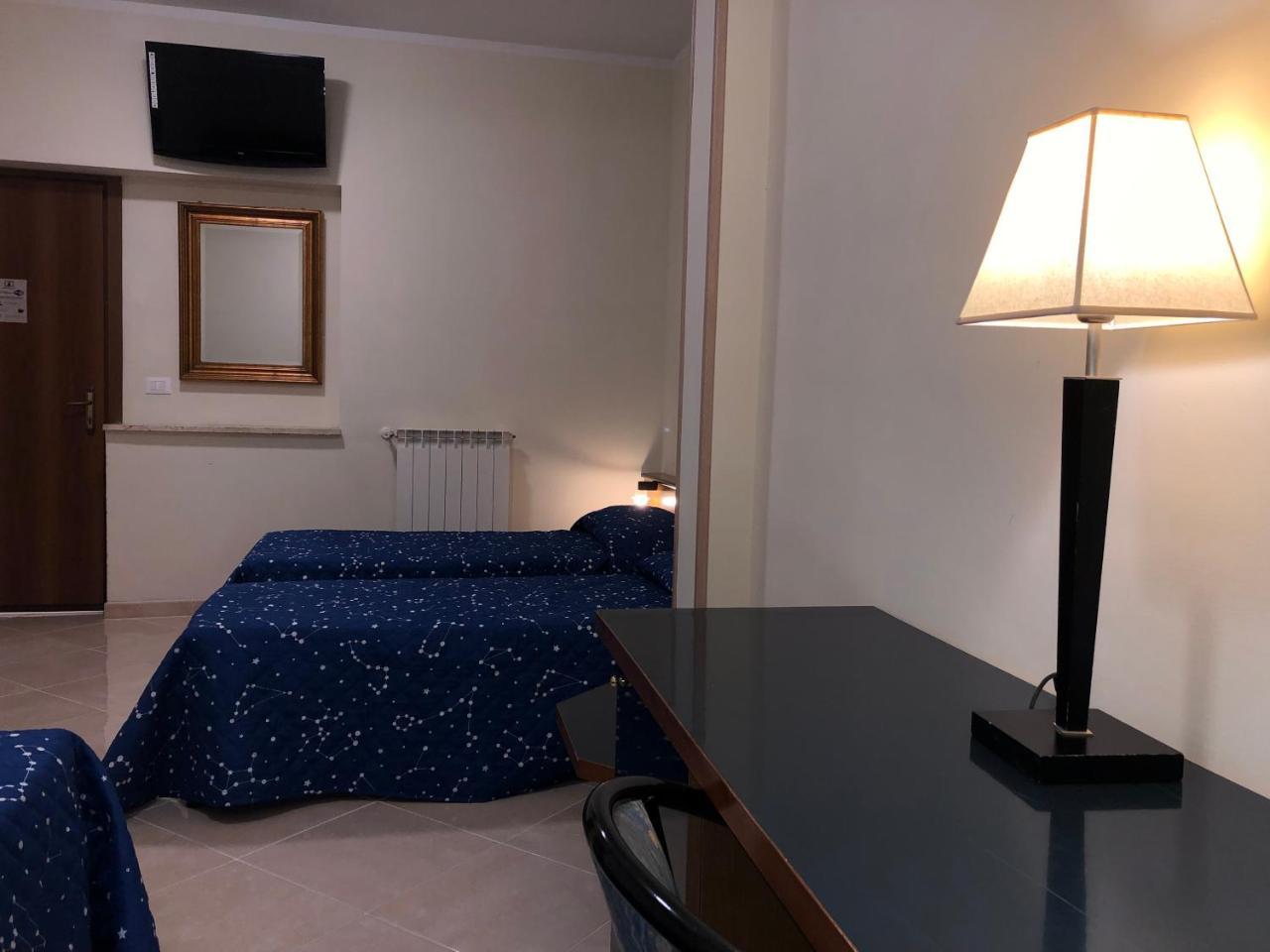 Hotel Chopin Fiumicino Buitenkant foto