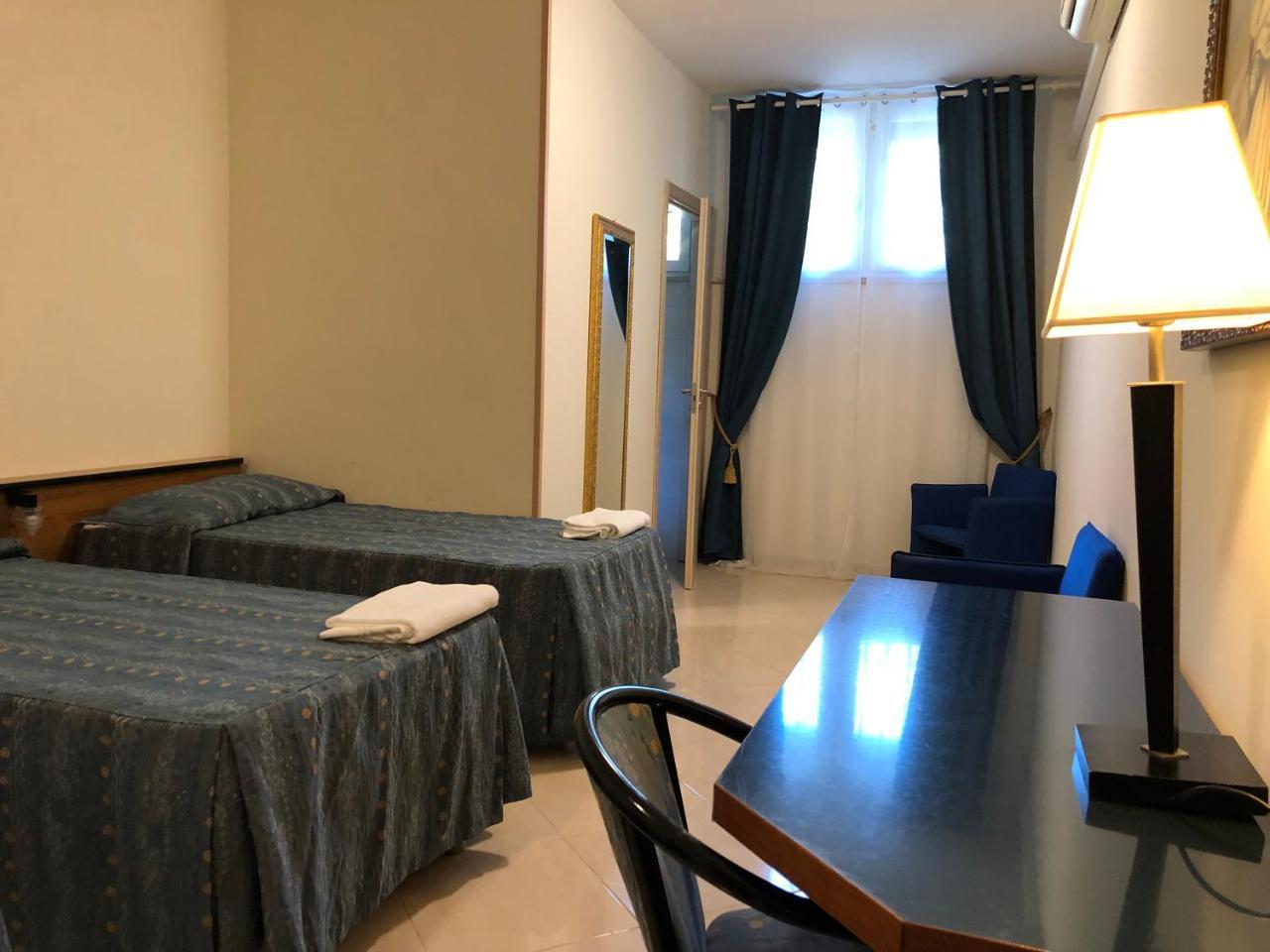 Hotel Chopin Fiumicino Buitenkant foto